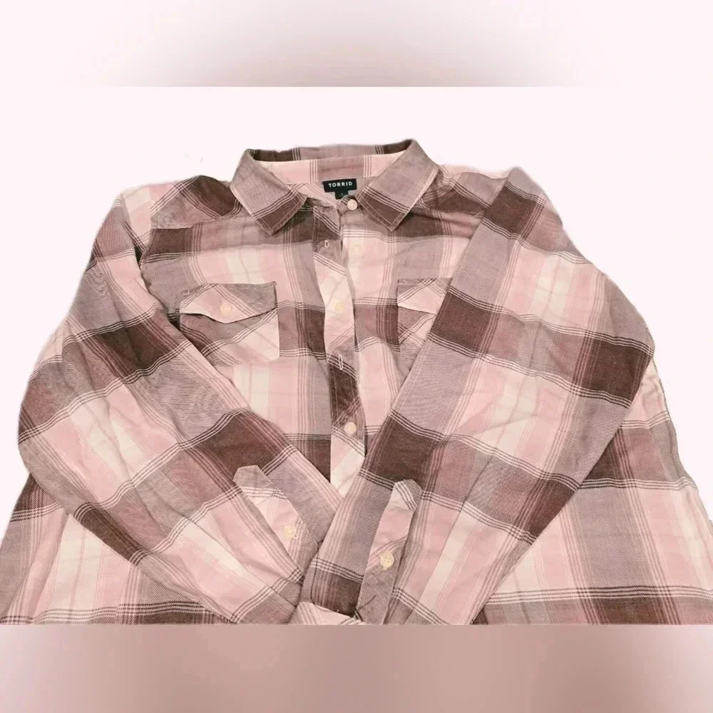 Torrid, Size 1, Purple/pink Brushed Acrylic Flannel Button Up Tunic - Picture 4 of 6